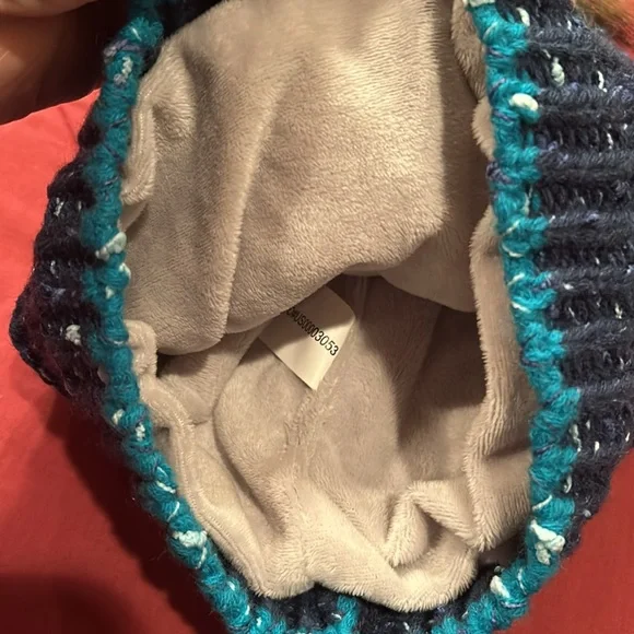 Northeast Outfitters -Cozy Cabin Beanie - Pom Pom - Comfy -Snug Fit - Picture 3 of 3